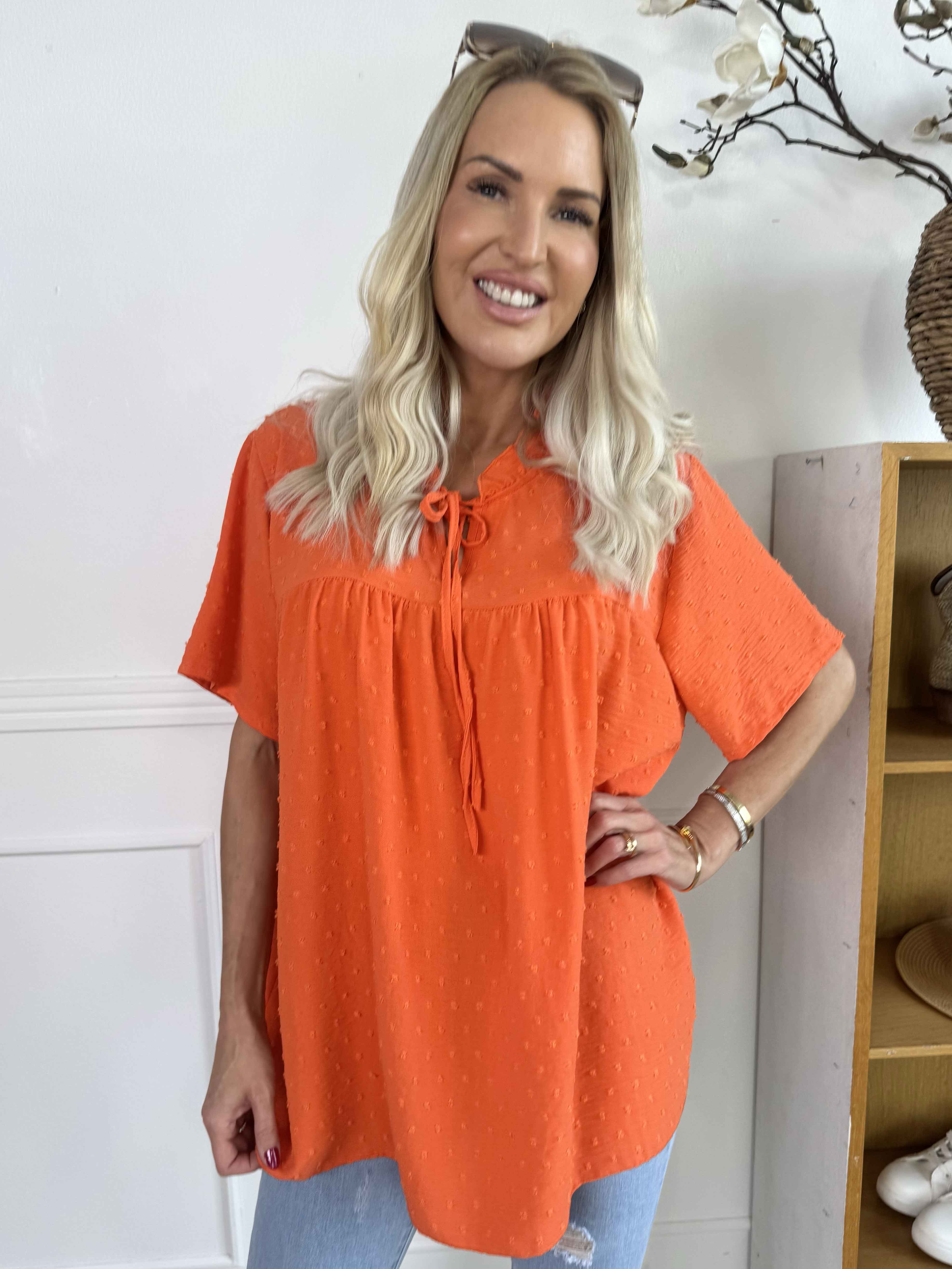 Bloom - Sød tunika med flæsekant og sløjfe